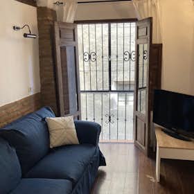 Appartement te huur voor € 750 per maand in Granada, Calle San Juan de los Reyes