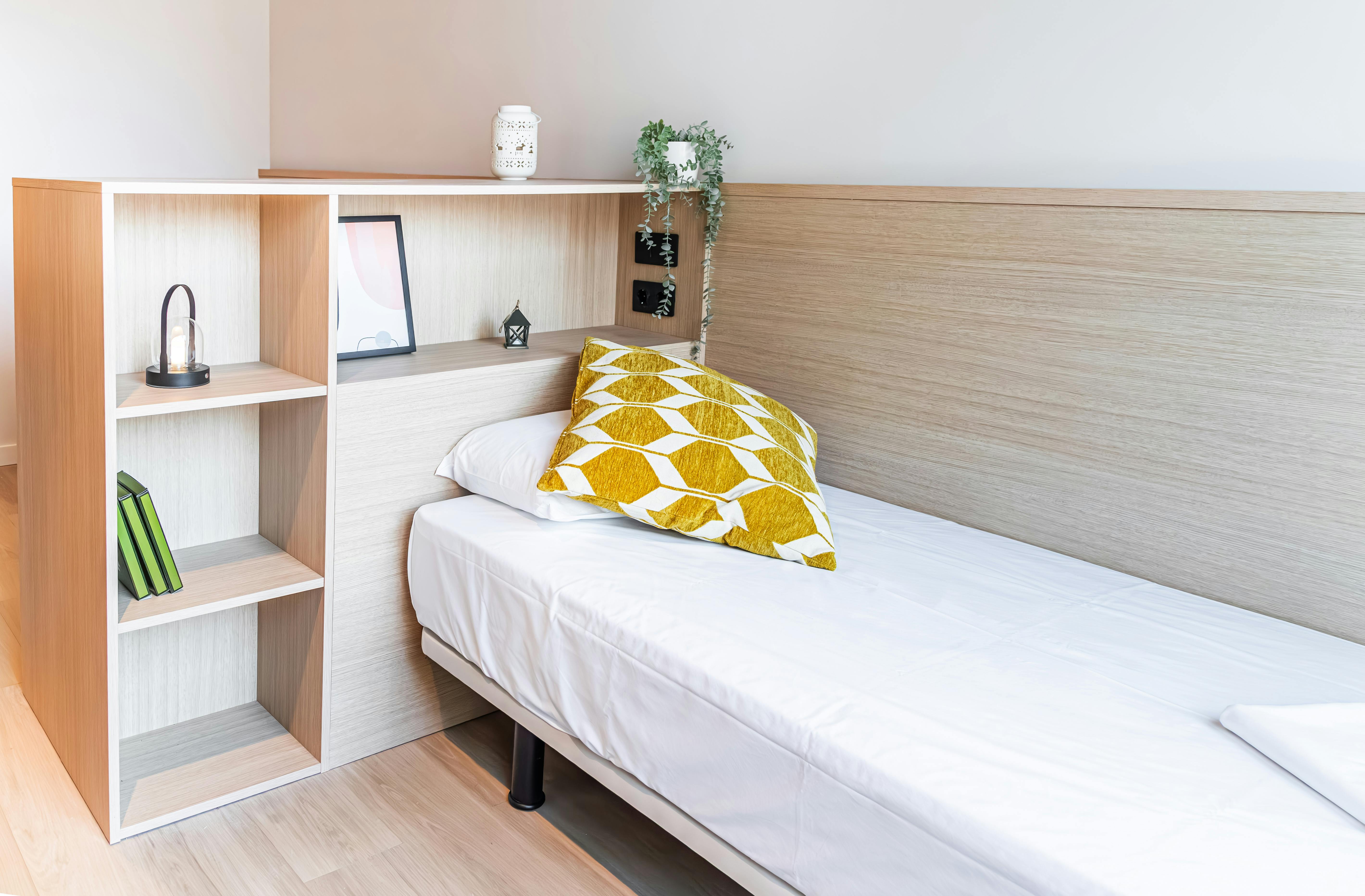 Shared room for rent for €750 per month in Mataró, Carrer de Jaume Vicens Vives