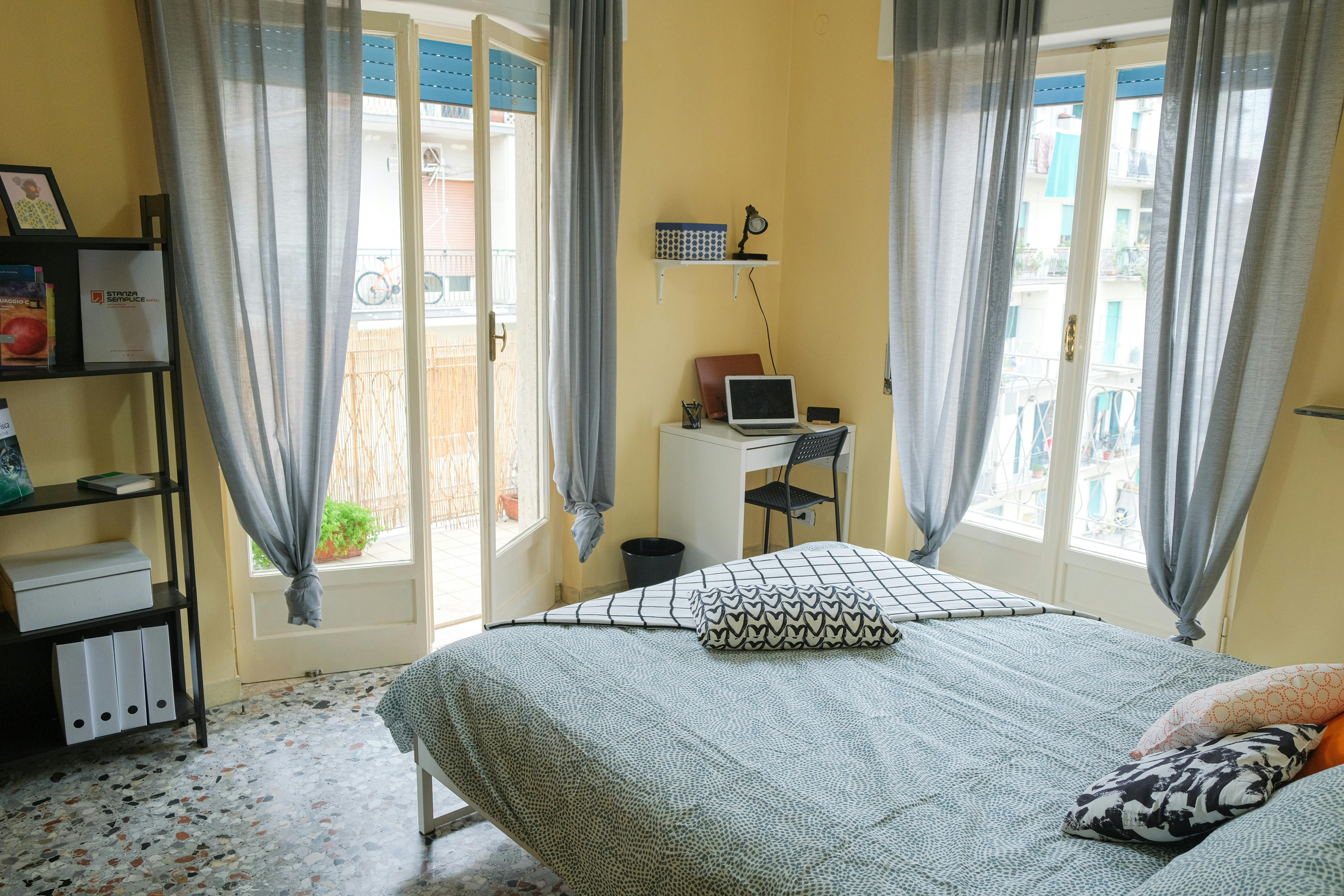 Via 2 Luglio 1820, Naples