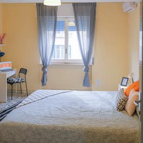 Private room for rent for €460 per month in Naples, Via 2 Luglio 1820