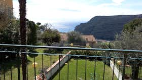 Wohnung zu mieten für 2.400 € pro Monat in Finale Ligure, Via Sebastiano Caboto