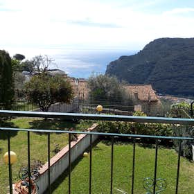 Lägenhet att hyra för 2 400 € i månaden i Finale Ligure, Via Sebastiano Caboto