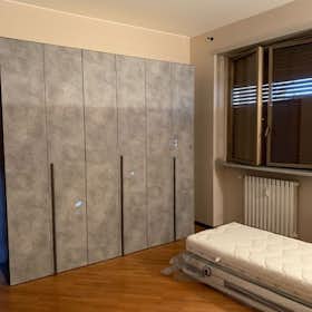 Private room for rent for €1,500 per month in Milan, Via del Progresso