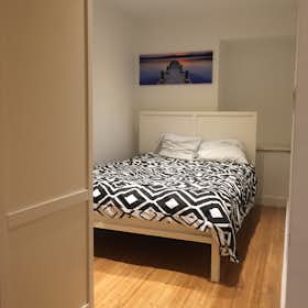 Apartment for rent for €750 per month in Ixelles, Rue du Trône