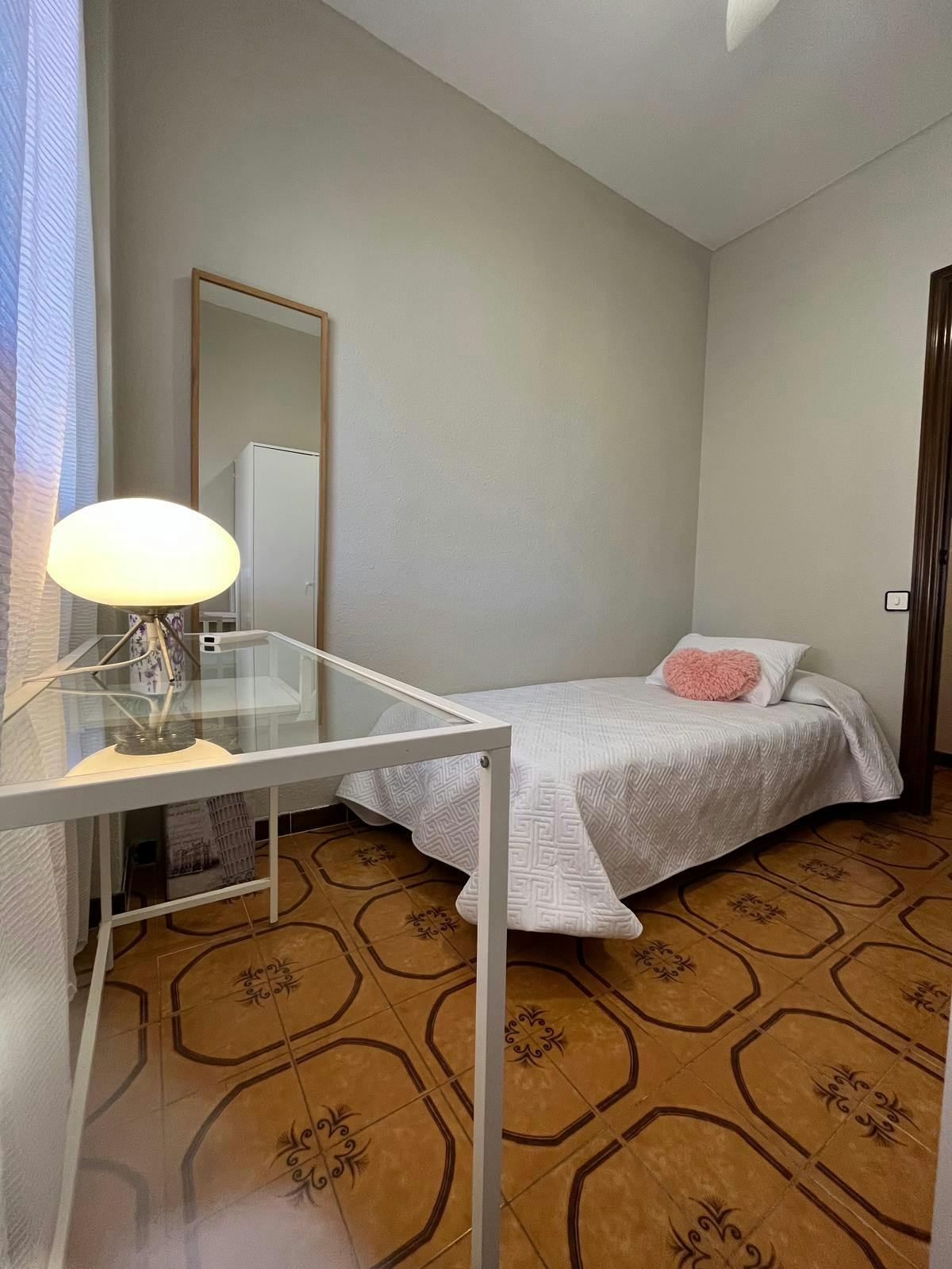 Private room in Carrer de Puig i Xoriguer, Barcelona (1341259) ROOM 1