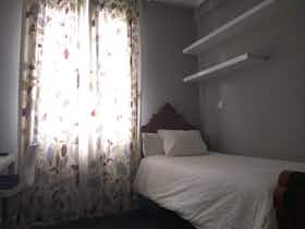 Отдельная комната сдается в аренду за 500 € в месяц в Bilbao, Luzarra kalea