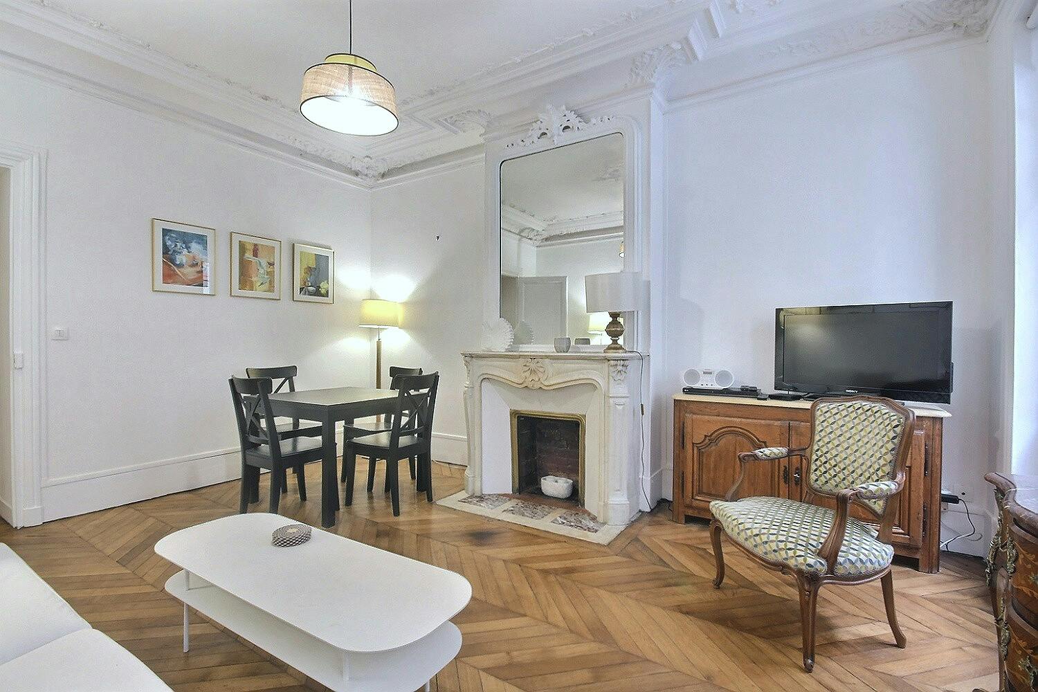 1-Bedroom Apartment in Rue de l'Arc de Triomphe, Paris (1341428) ROOM