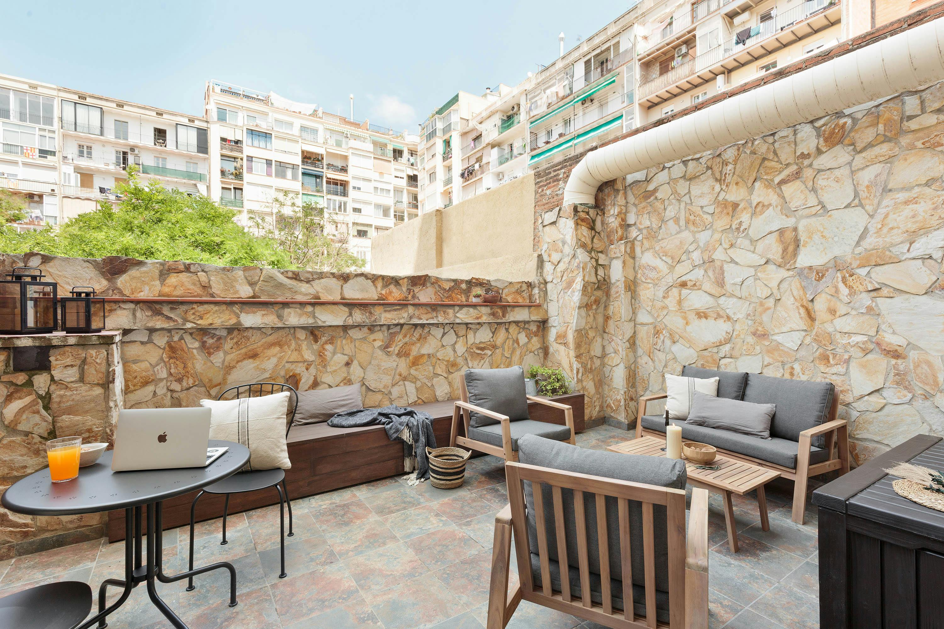 Carrer de Còrsega, Barcelona preview