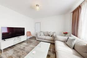 Maison à louer pour 3 249 £GB/mois à Hounslow, Heath Road