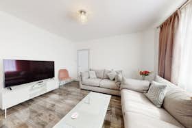 House for rent for £3,261 per month in Hounslow, Heath Road