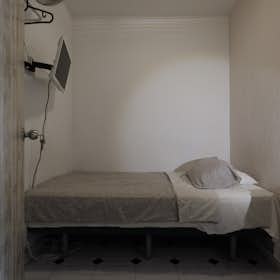 Private room for rent for €350 per month in Madrid, Calle de Hortaleza