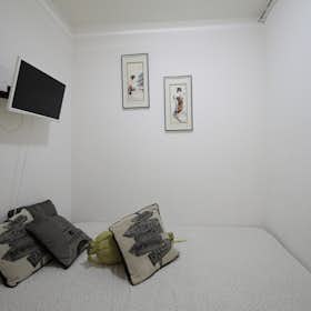 Private room for rent for €400 per month in Madrid, Calle de Hortaleza