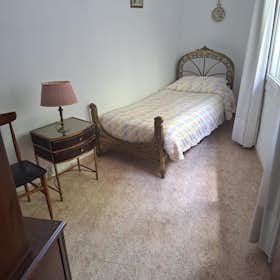 Private room for rent for €475 per month in Barcelona, Avinguda de Gaudí