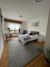 Отдельная комната сдается в аренду за 400 € в месяц в Culleredo, Rúa Francisco Largo Caballero