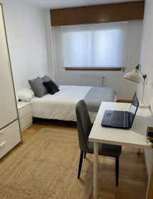 Отдельная комната сдается в аренду за 350 € в месяц в Culleredo, Rúa Francisco Largo Caballero