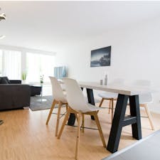 House for rent for €2,700 per month in Düsseldorf, Brückenstraße