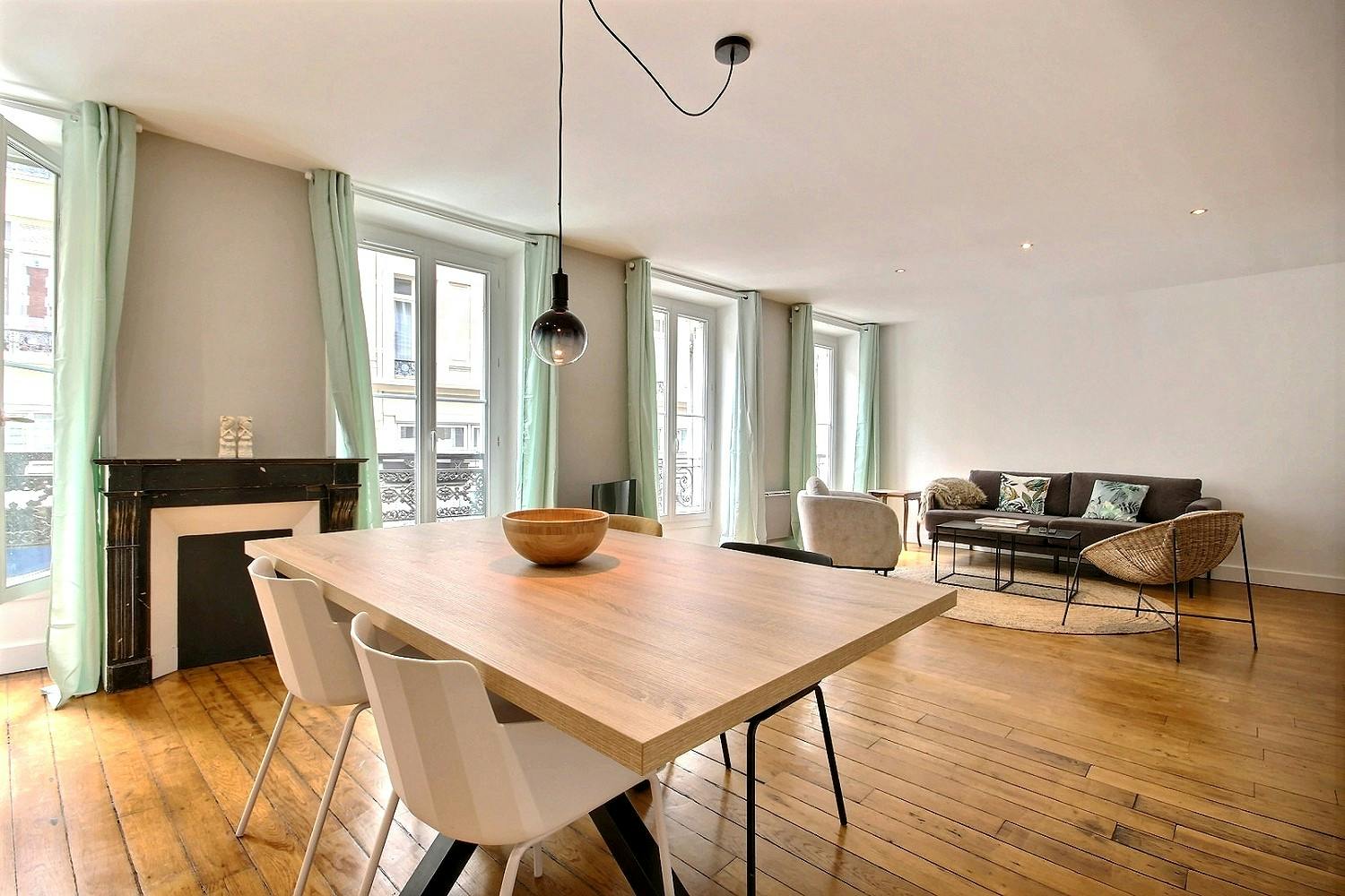 Apartment for rent for €3,588 per month in Paris, Rue de Malte