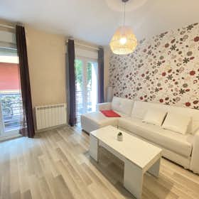 Apartment for rent for €2,170 per month in Madrid, Calle de Povedilla