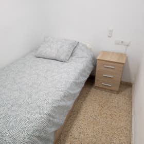 Private room for rent for €350 per month in Burjassot, Carrer Isaac Peral