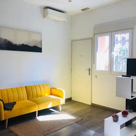 Studio for rent for €1,750 per month in Madrid, Calle de los Condes de Torreanaz