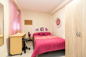 Private room for rent for €445 per month in Granada, Calle Doctor Vaca Castro
