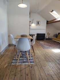 Mieszkanie do wynajęcia za 980 € miesięcznie w mieście Ixelles, Rue Sans Souci
