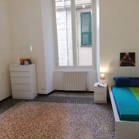 Privé kamer for rent for € 480 per month in Genoa, Via Caffaro