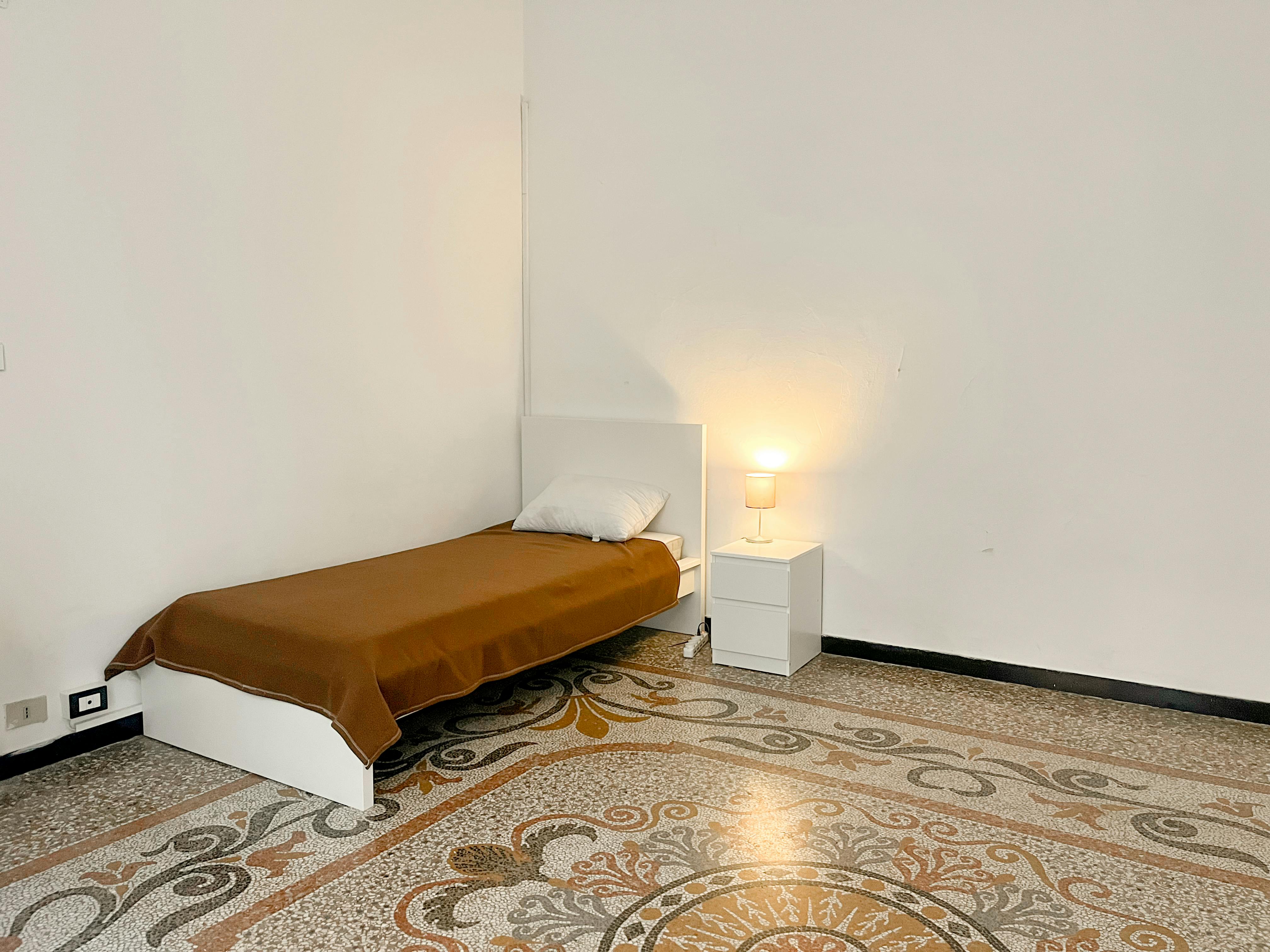 Stanza privata in affitto a 480 € al mese a Genoa, Via Caffaro