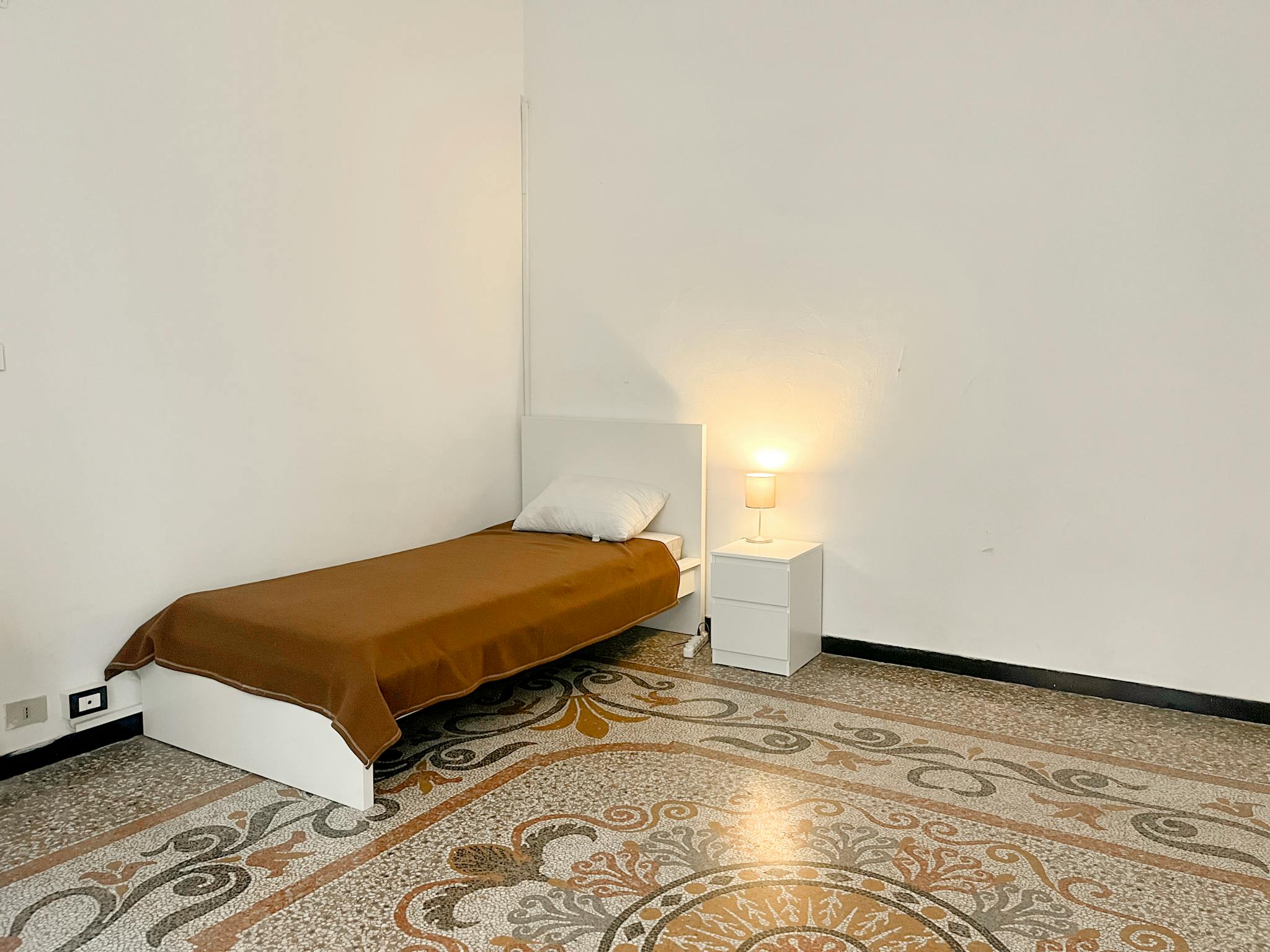 Via Caffaro, Genoa preview