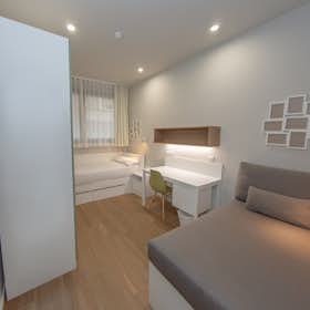 Private room for rent for €1,699 per month in Barcelona, Carrer de Sèneca