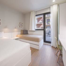 Shared room for rent for €1,099 per month in Barcelona, Carrer de Sèneca