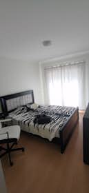 私人房间 正在以 €550 的月租出租，其位于 Alenquer, Beco do Poço