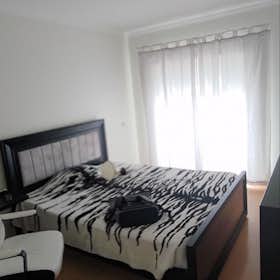 Отдельная комната сдается в аренду за 550 € в месяц в Alenquer, Beco do Poço