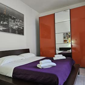 Apartment for rent for €1,250 per month in Florence, Via Francesco Marucelli