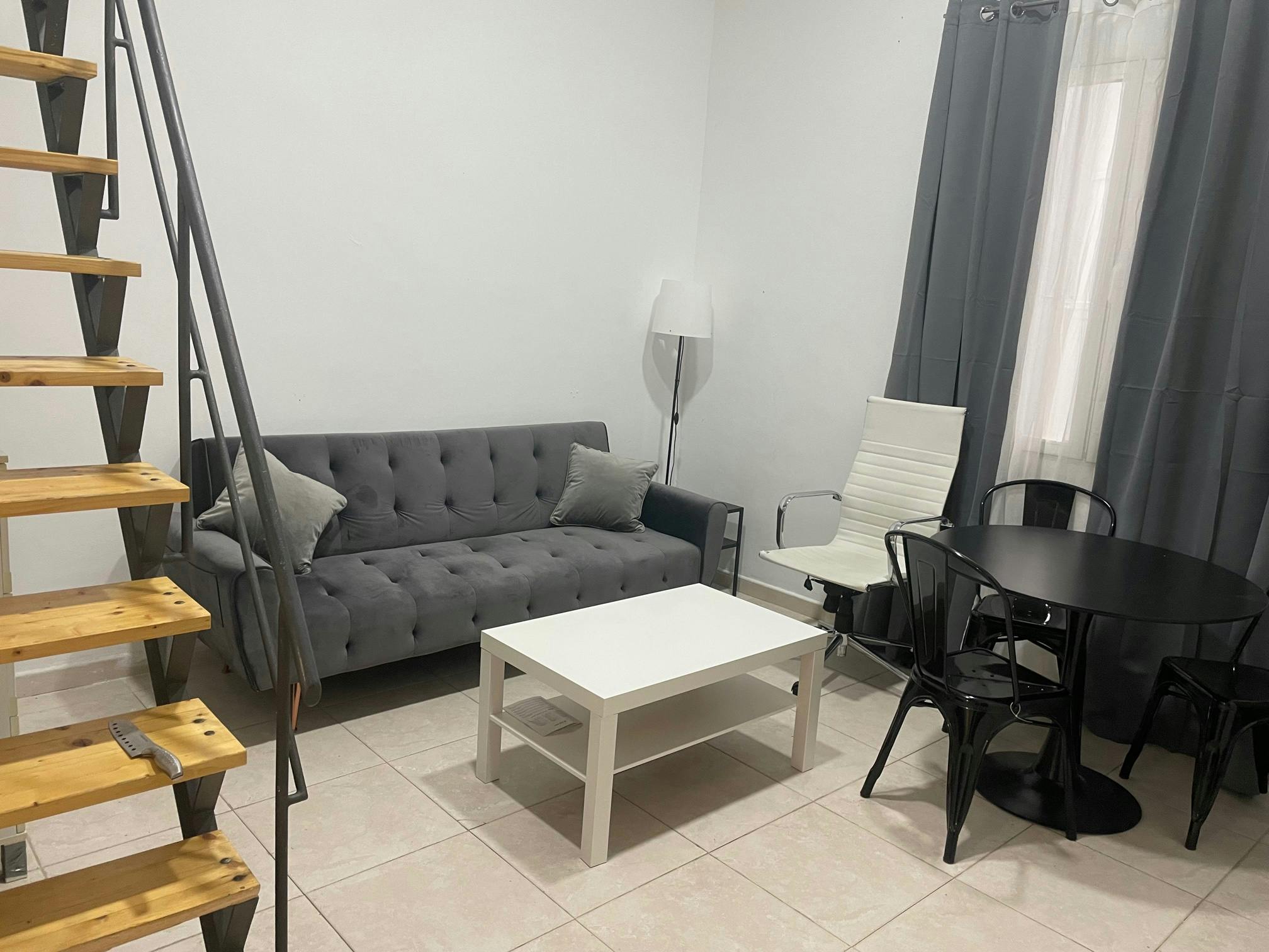 Studio for rent for €1,050 per month in Madrid, Plaza de la Puerta del Sol