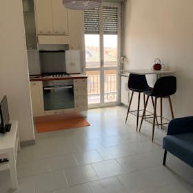 Apartment for rent for €1,300 per month in Milan, Via Calvairate