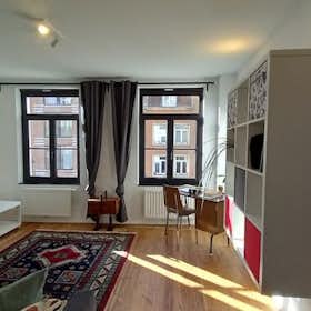 Apartment for rent for €1,600 per month in Brussels, Rue Haute