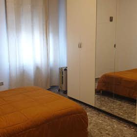 Private room for rent for €1,500 per month in Bologna, Via Luca della Robbia
