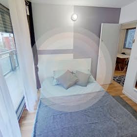 Private room for rent for €900 per month in Paris, Boulevard Murat