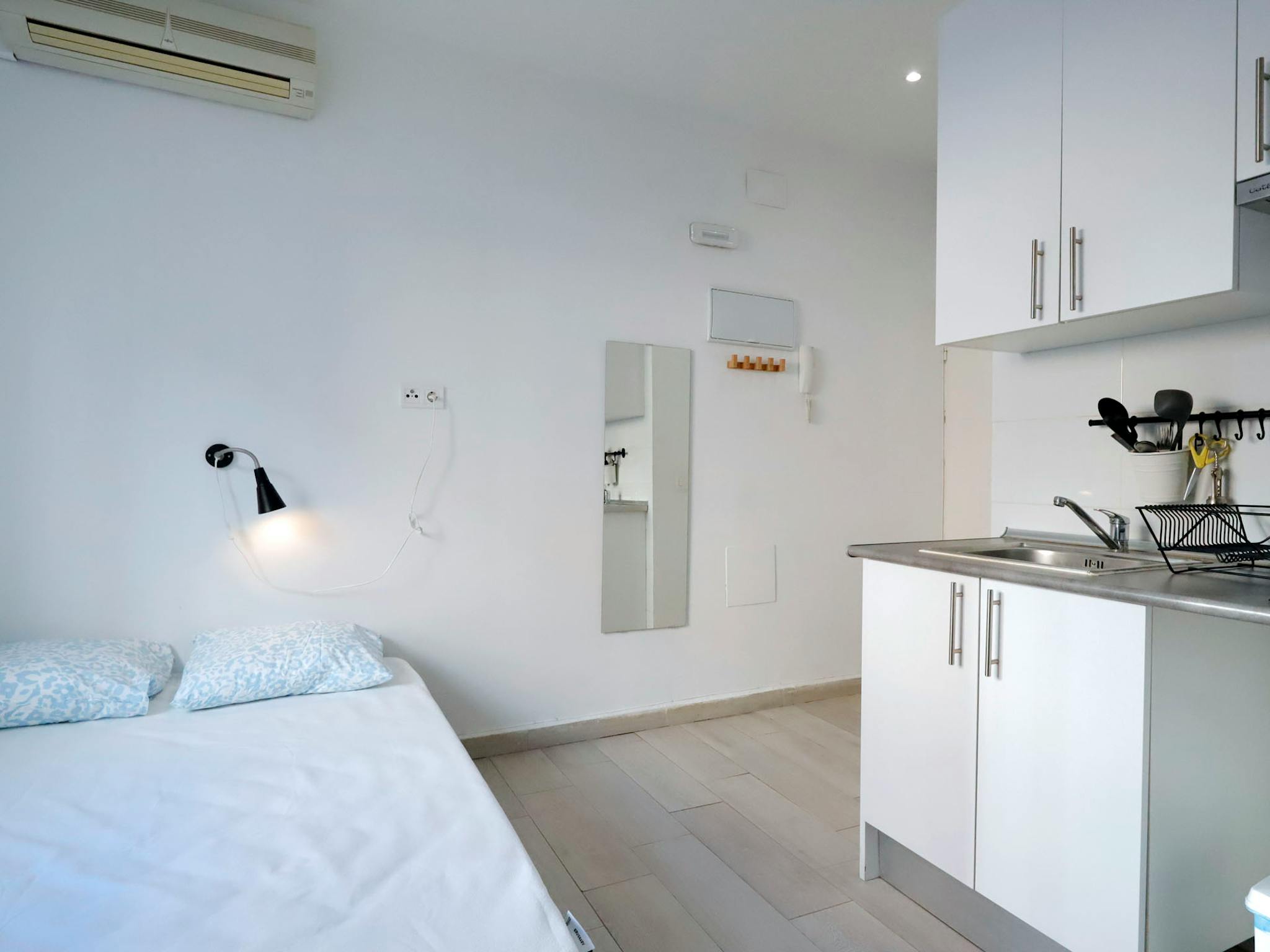 Calle de Rodrigo Uhagón, Madrid preview