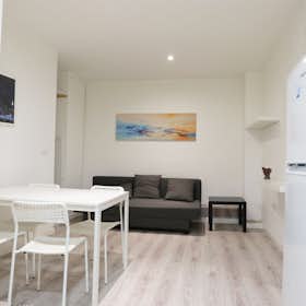 Apartment for rent for €1,100 per month in Madrid, Calle de San Bernardo