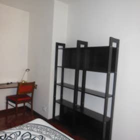 Private room for rent for €375 per month in Alcalá de Henares, Calle Nuevo Baztán
