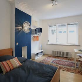 Studio for rent for €700 per month in Ixelles, Rue Dautzenberg