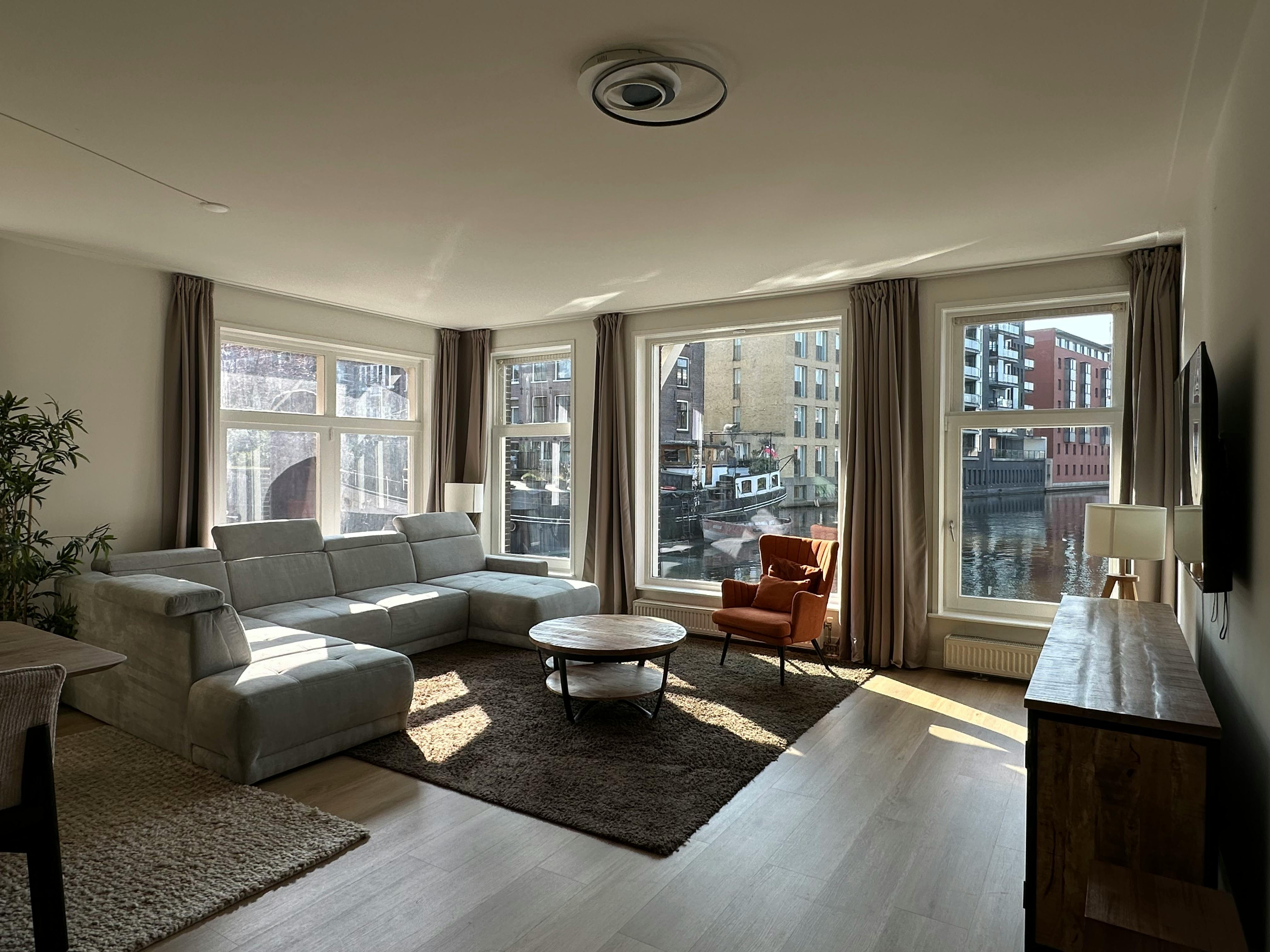 Apartment for rent for €4,750 per month in Amsterdam, Rapenburg