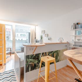Studio for rent for €900 per month in Köln, Bernhardstraße