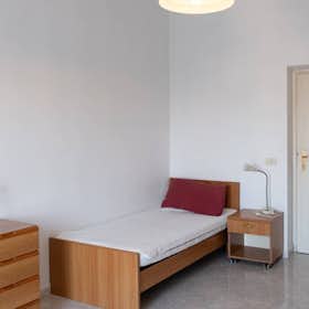 Private room for rent for €560 per month in Rome, Via Alfonso Borelli