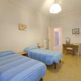 Shared room for rent for €700 per month in Rome, Viale Guglielmo Marconi