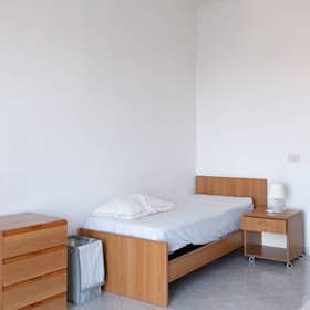 Private room for rent for €560 per month in Rome, Via Alfonso Borelli