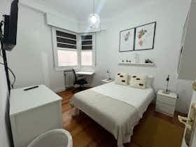 共用房间 正在以 €550 的月租出租，其位于 Bilbao, Maximo Agirre kalea