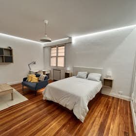 Спільна кімната за оренду для 650 EUR на місяць у Bilbao, Maximo Agirre kalea